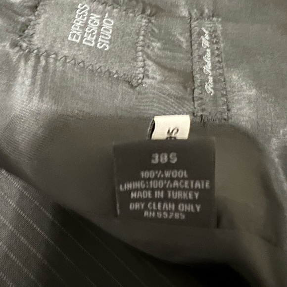 Express Suit - Picture 3 of 6